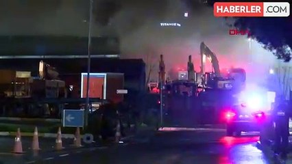 Kartal'da İBB'ye ait malzeme ikmal deposunda yangın çıktı