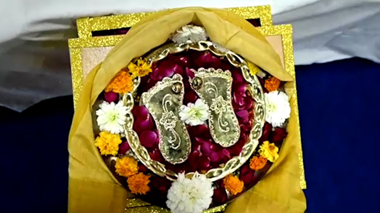 কলকাতায় ওমকার নাথ মঠে হয়ে গেল শ্রী রামচন্দ্রের চরণ পাদুকা পুজো  | Oneindia Bengali