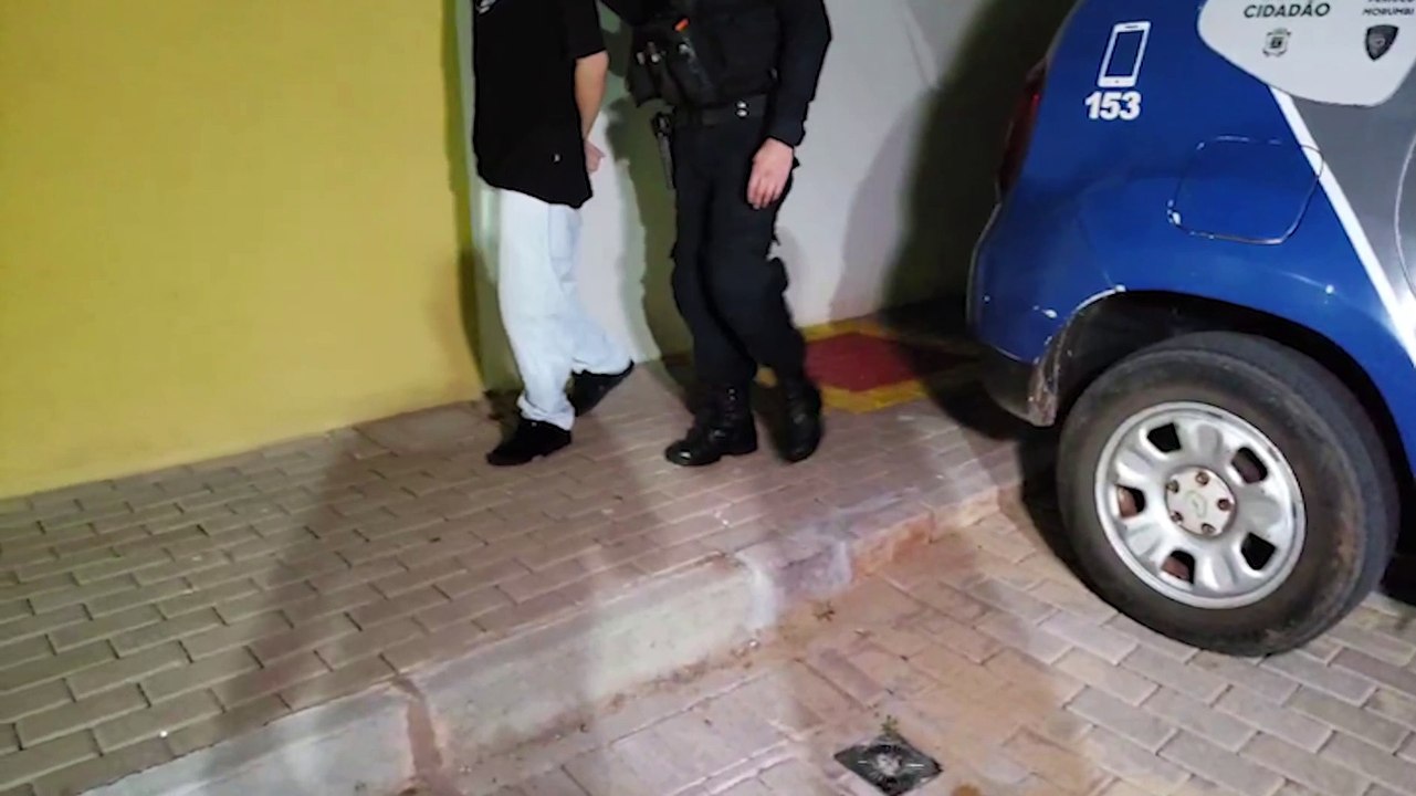 Jovem é detido por posse de drogas durante abordagem em Cascavel