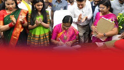అవరోధాల్ని తట్టుకుని నిలబడ్డ  కొండ దంపతులు Konda Surekha Takes Charge | Telangana | Telugu Oneindia
