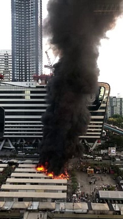 Bangkok Market Goes Up In Flames