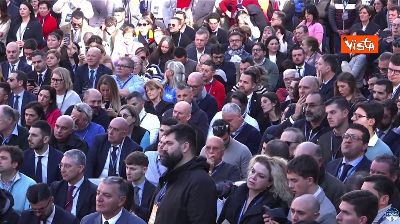 Tajani cita Berlusconi, lungo applauso ad Atreju: "Sta seguendo dalla nuvoletta in streaming"