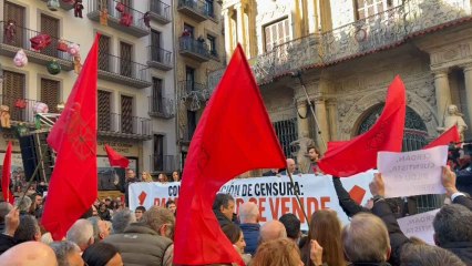 Los manifestantes se concentran en la plaza consistorial de Pamplona