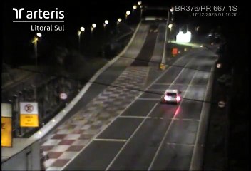 VÍDEO: Caminhão tem pane no freio e usa área de escape para evitar acidente na BR-376