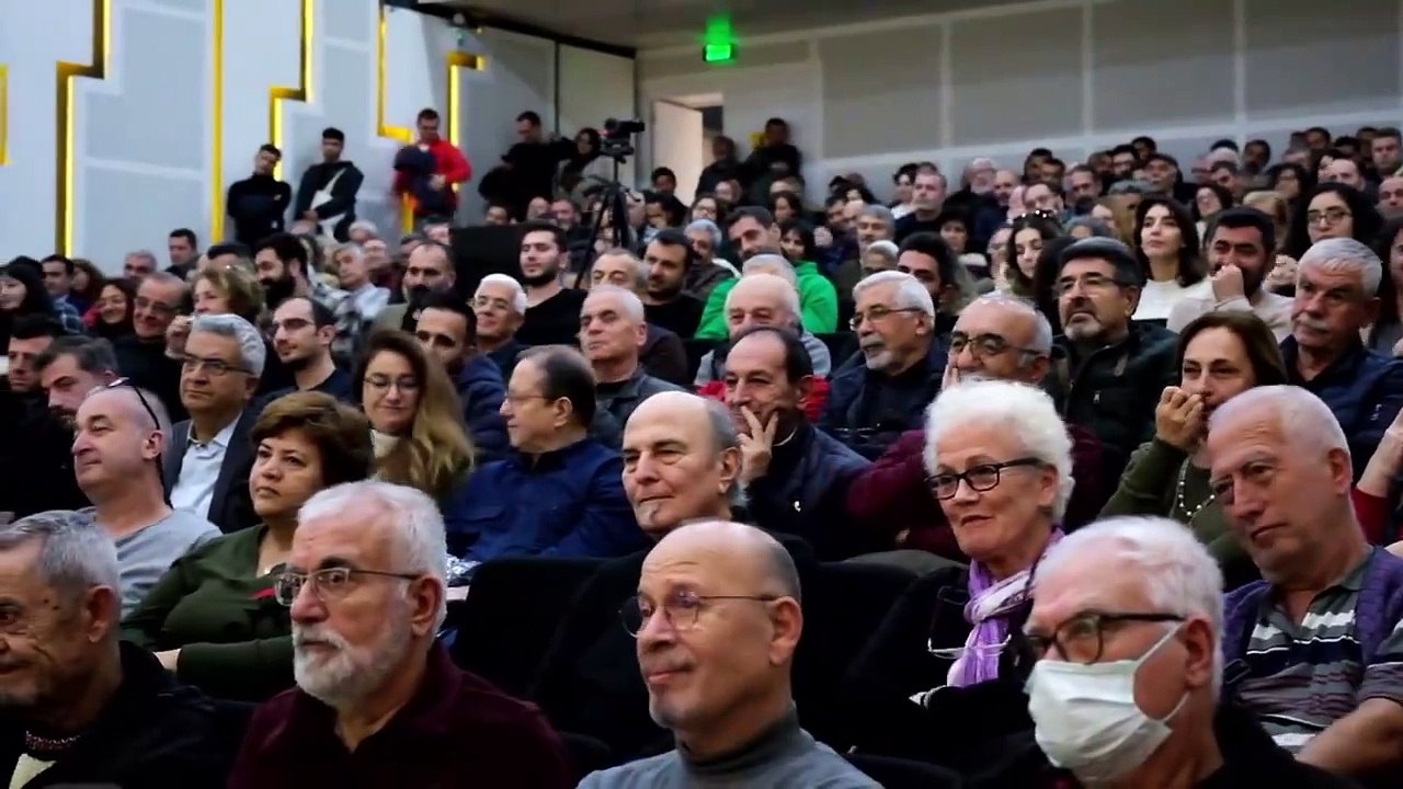 Komünist Başkan Fatih Mehmet Maçoğlu: "Bana 'nohutçu' dediler, 'fasülyeci' dediler. Bir tek hırsız diyemediler, diyemezler!"