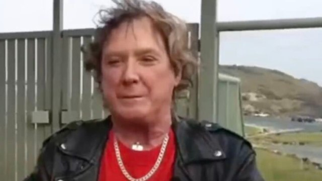 VOICI : Mort de Colin Burgess, le premier batteur du groupe AC/DC, à l'âge de 77 ans