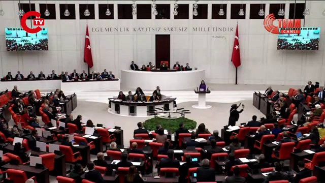 AKP'li vekillerden kürsü işgali CHP'li Özcan'ın konuşması Zengin'i sinirden çılgına çevirdi