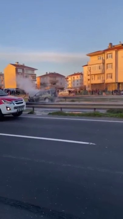 Seyir Halindeki Otomobil Alev Alev Yandı!