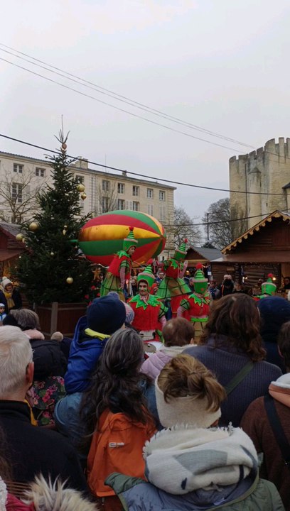 Déambulation de Noël : Cie Les Enjoliveurs – Noël enchanté