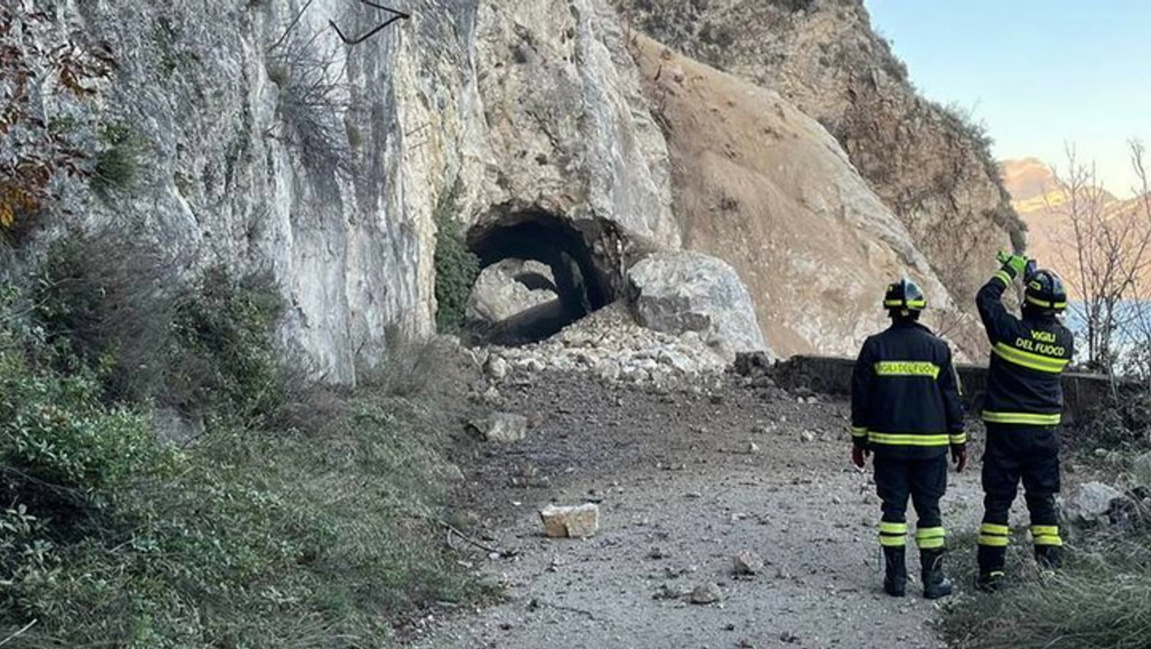 Landslide crashes down Italian mountain sending rocks hurtling into Lake Garda