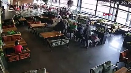 Emniyetimiz ona teslim! İl Emniyet Müdür Yardımcısı gittiği AVM'de hayat kurtardı