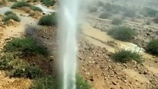سبحان الله  شوف الماء اللي خرج بعد الكارثه وشوف الانهار اللي خرجت ديال الماء(360P)