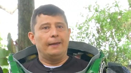 La historia de Julio, el profe que sobrevivió a una avalancha y enseña a niños en Bucaramanga