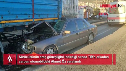 Feci kaza! Güneşliği indirdiği sırada TIR'a çarptı