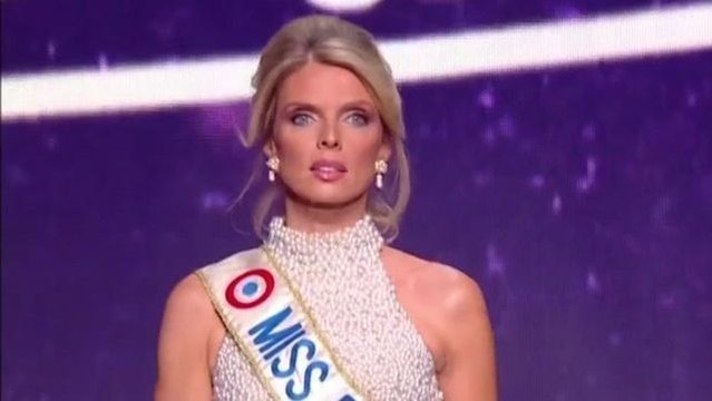 Hommage à Geneviève de Fontenay pendant Miss France 2024 : Sylvie Tellier n’a pas respecté le dress code