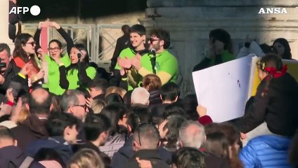 Compleanno al lavoro per il Papa, ricordando le vittime di Gaza