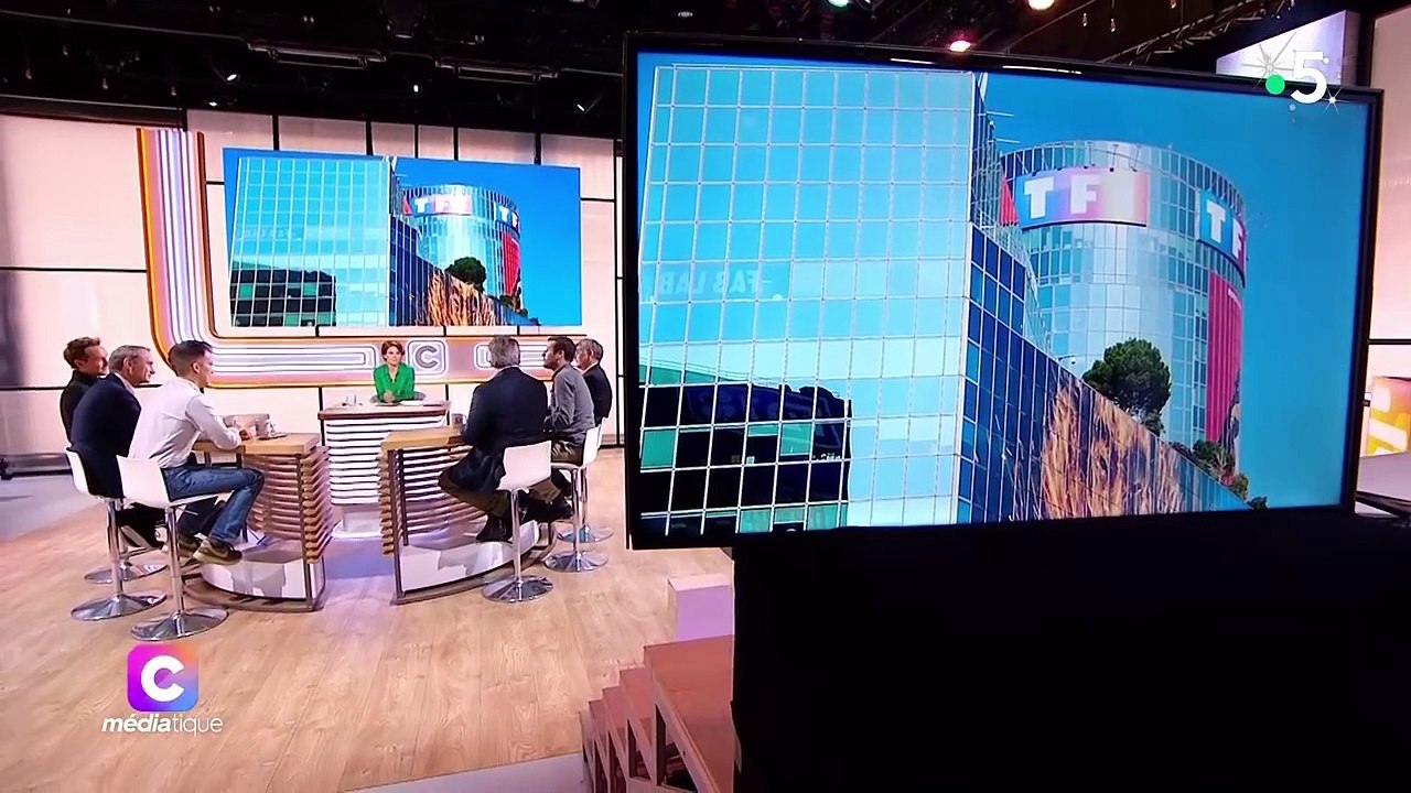 "Je ne vois pas la vie comme ça" : Cyril Féraud revèle pourquoi il a refusé le "gros chèque" de TF1 pour rester sur France 2 dans "C médiatique"le 18 décembree 2023.