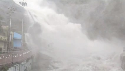 VIDEO: तमिलनाडु में बारिश से हाहाकार: रेलवे ट्रैक पर भरा पानी, रेलवे ने रद्द की दर्जनों ट्रेनें