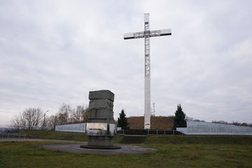 Góra Jana Pawła II na Pomorzu: Wielki Krzyż i Pielgrzymki ✝️