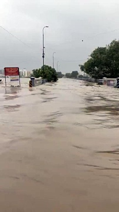 VIDEO: तमिलनाडु में आफत की बारिश, स्कूलों में छ...