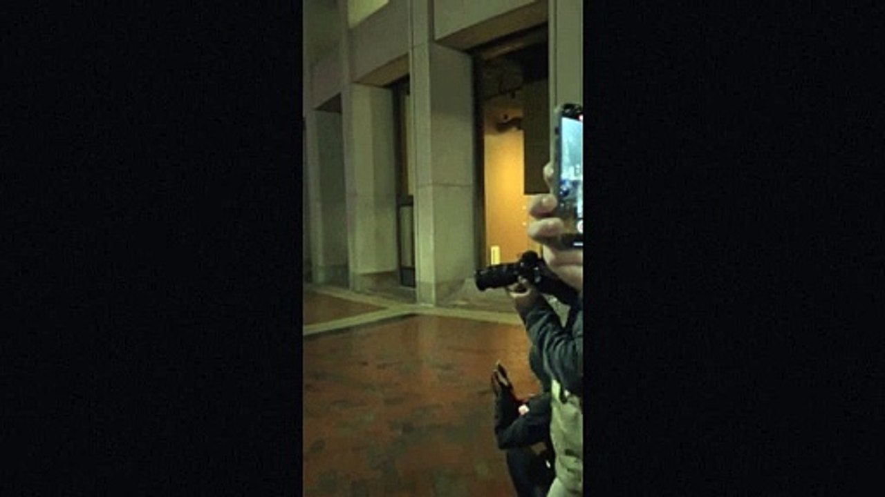 Auto kracht in Wagenkolonne von Joe Biden