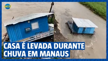 Casa é levada durante chuva em Manaus