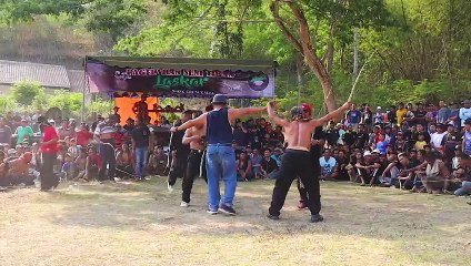 Sabetan Pecut Jawara Ucik Makhluk Tuhan Lincah Gesit