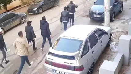 Gaziantep'te 20 TL yüzünden iş yerini silahla bastılar! O anlar kamerada