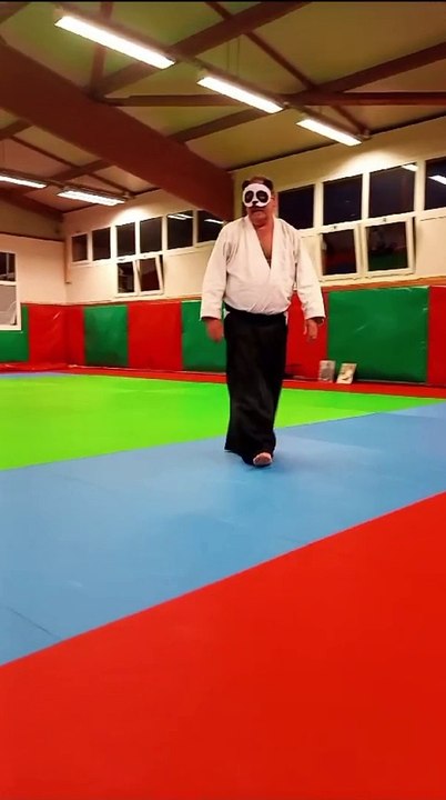 il ne manquait que le masque