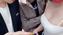 玩魔術給美女看!?還是看美女才玩魔術!?