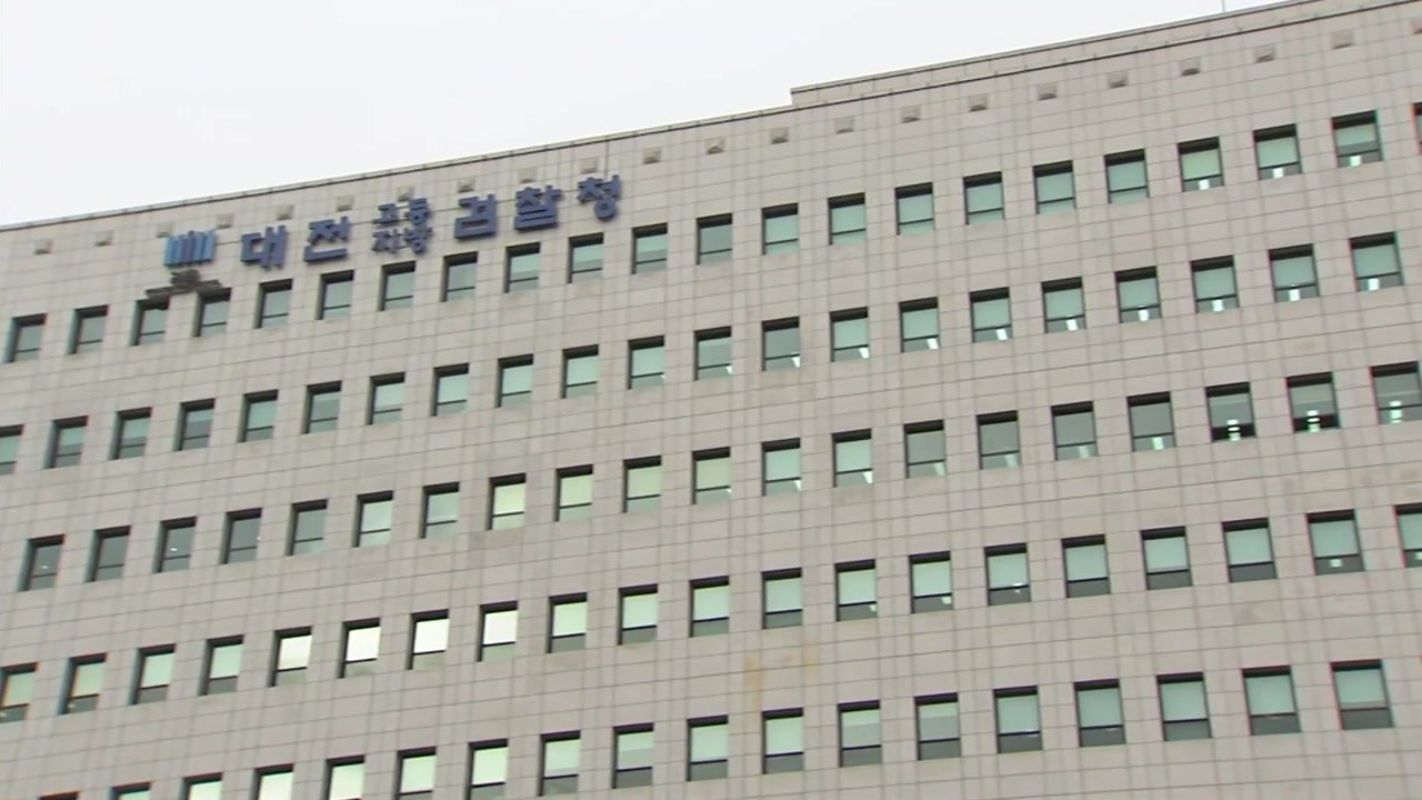 근로감독 서류 몰래 촬영한 혐의로 SPC 계열사 직원 기소 / YTN