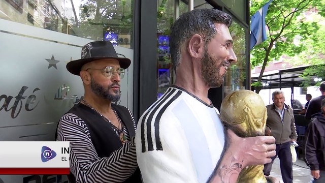 INAUGURAN ESTATUA DE MESSI CON FINES SOLIDARIOS