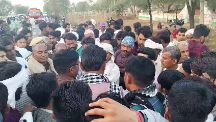 बेकाबू निजी बस ने स्कूल केे सामने छात्र को कुचला