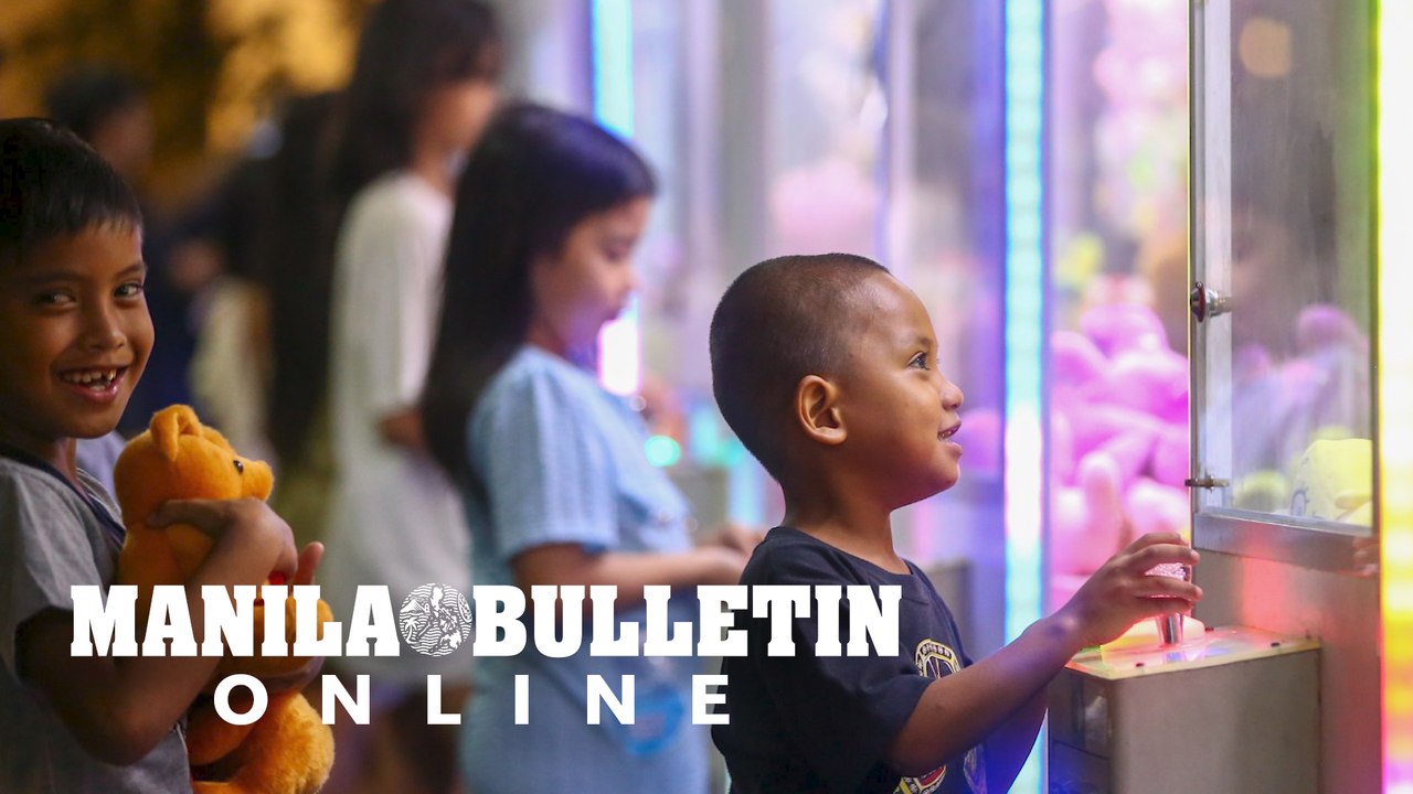 Malacañang Palace opens door to public for free carnival rides and arcade games