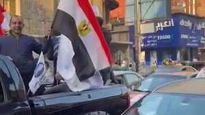 سيارات المواطنين تجوب شوارع حدائق القبة إحتفالا بفوز السيسى