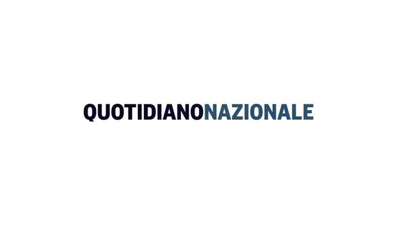 Libano, nuvole di fumo si alzano dopo un attacco aereo israeliano