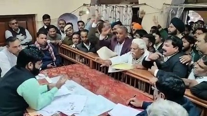 खेल मैदान पर अतिक्रमण कर चारदीवारी निर्माण का मामला गर्माया, देखे वीडियो