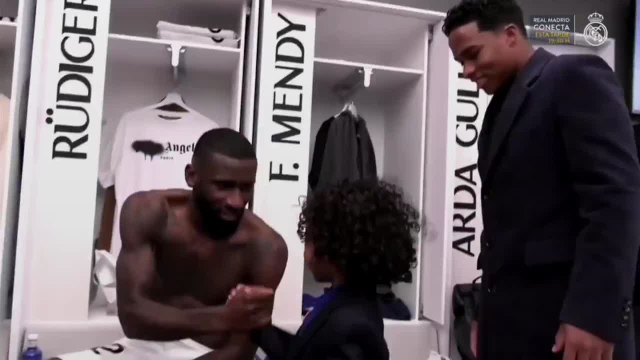 Endrick bajó al vestuario con su hermano pequeño... ¡y tuvo este momentazo con Bellingham!