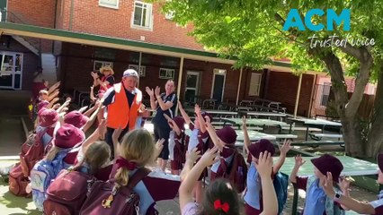 Students from guard of honour to celebrate principal Kevin Arrows final day