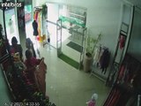 Três mulheres são flagradas usando imã para tirar alarme e furtar roupas em loja da Pituba