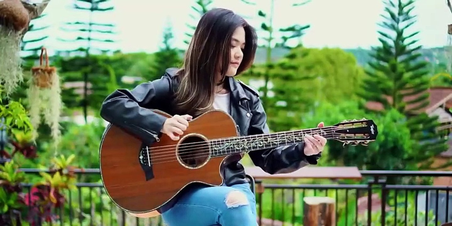 (Metallica) Enter Sandman - Fingerstyle Guitar Cover _ Josephine Alexandra