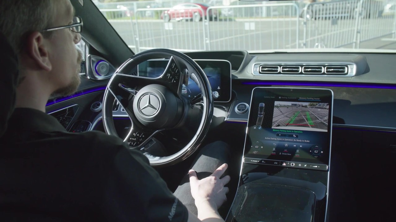 Mercedes-Benz Parking Demonstration - Memory Parking Assist - video  Dailymotion