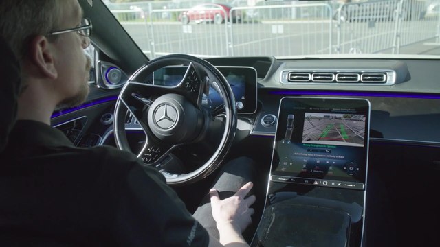 Mercedes-Benz Parking Demonstration - Memory Parking Assist