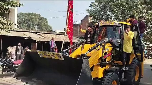 Video: बुलडोजर पर चढ़ा भगवा रंग, राम कलश यात्रा का भव्य वीडियो आया सामने