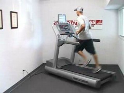 GLOBAL FITNESS - Life Fitness 95TI TREADMILL - Fitness