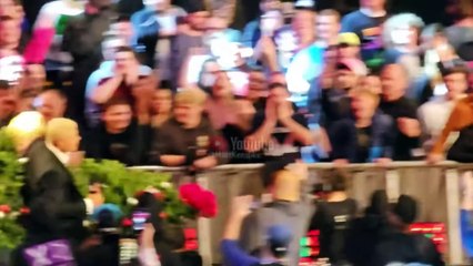 Cody Rhodes Gives Christmas Tree Away After WWE Raw 12/18/2023 Goes Off The Air!!