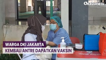 Ratusan Warga Antre Ikuti Vaksinasi Dosis 4 dan 5 di Jakarta Pusat