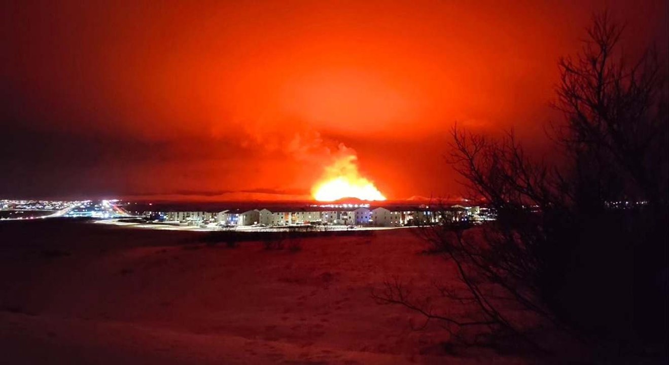Islandia declara el estado de emergencia por la erupción de un volcán cerca de Grindavik