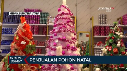 Warga Medan Mulai Padati Toko Penjualan Pohon dan Pernik Natal