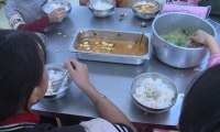 Vụ 11 học sinh ăn 2 gói mì: Bộ Giáo dục và Đào tạo đề nghị làm rõ